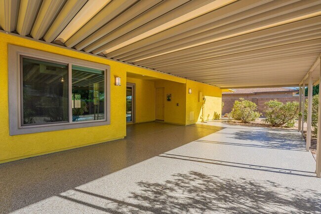 Building Photo - Modern Updated Home in Gated Community of ...