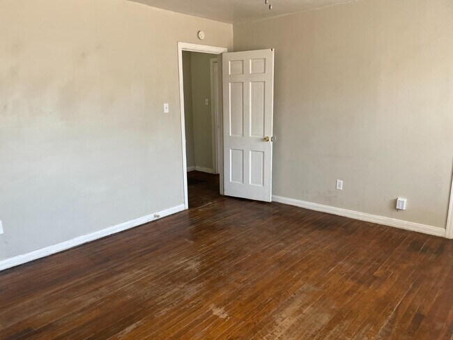 Building Photo - 2411 22nd St