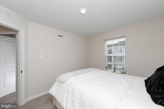 Building Photo - 272 Macoun Way