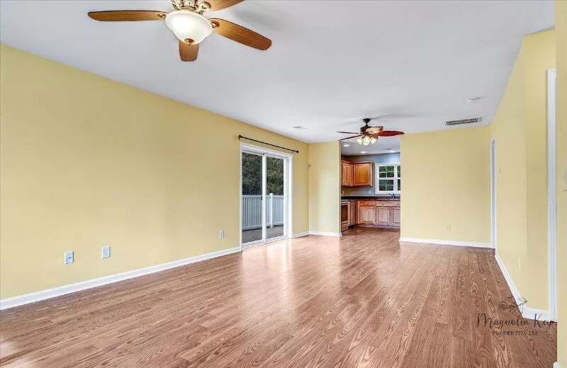 Building Photo - 4553 Farm Lake Dr