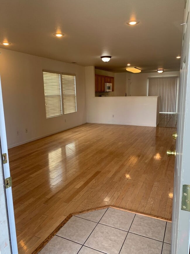 Building Photo - Beautiful 4 Bedroom 3 bath home in Merced!