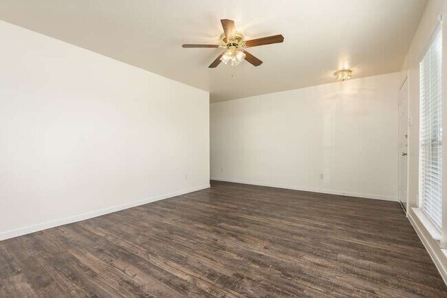 Building Photo - 2117 Saint Lucia Calle