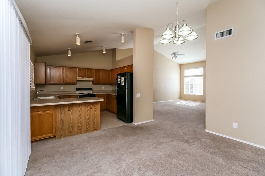 Building Photo - 1370 W Gary Dr