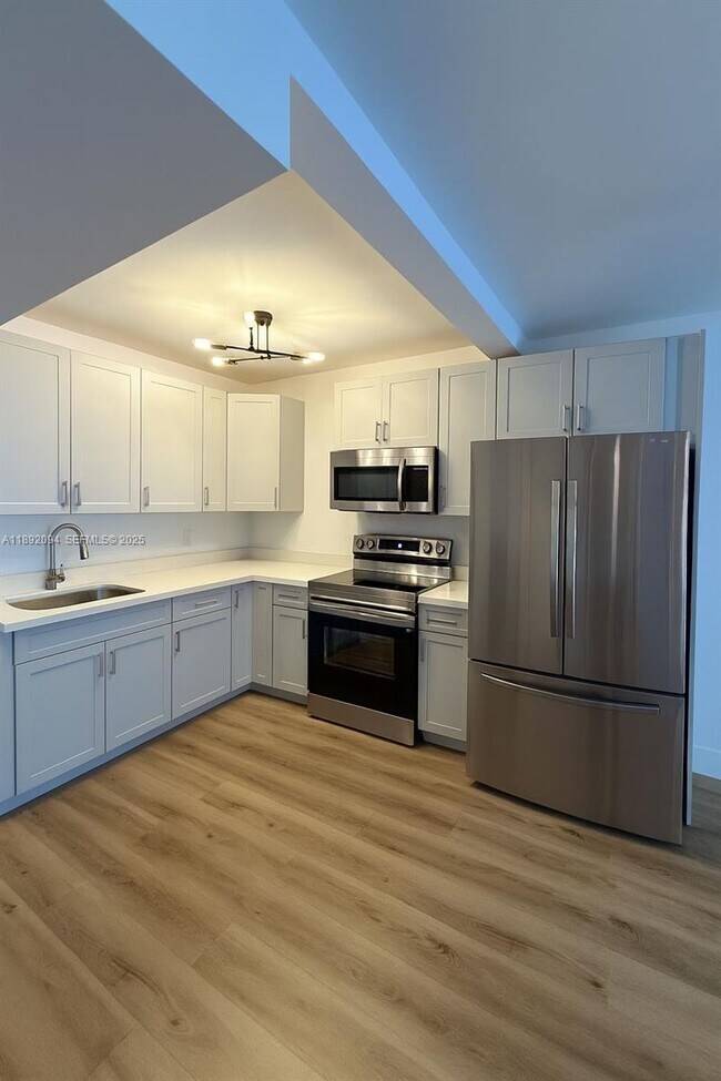 Building Photo - 445 SW 11th St