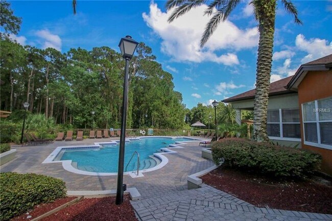 Building Photo - Beautiful 1/1 Condo x Rent @ The Crest at ...
