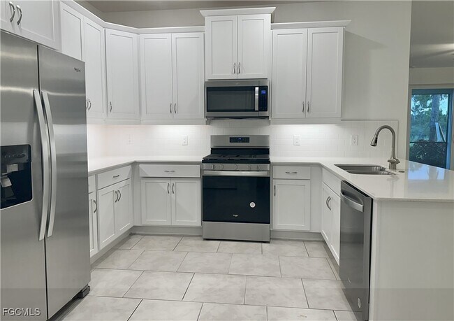 Building Photo - 43800 Blue Heron Ln