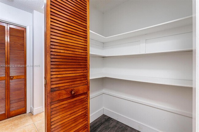 Building Photo - 1048 NW 32nd Pl