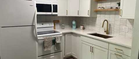 Building Photo - 7151 Sunset Way