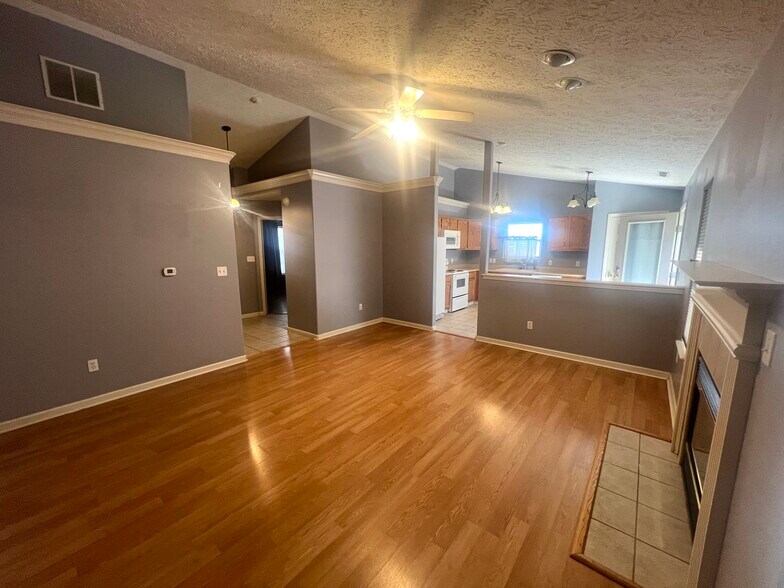 Building Photo - 2321 Winterset Dr