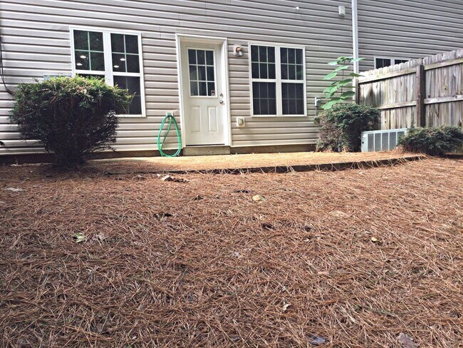 Building Photo - Townehome in Acworth