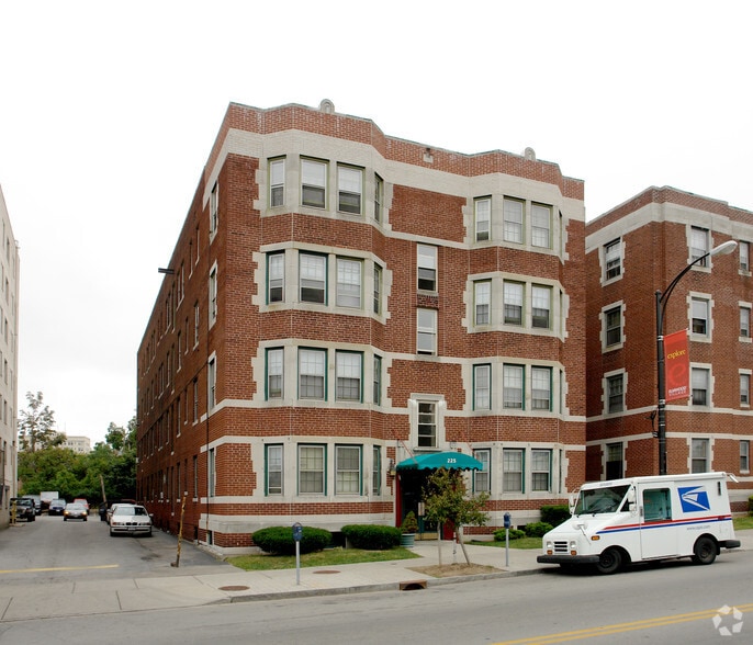 Primary Photo - Willow Grove Apartments