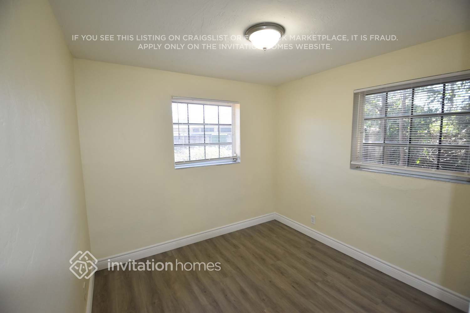 Building Photo - 3700 SW 16th Ct