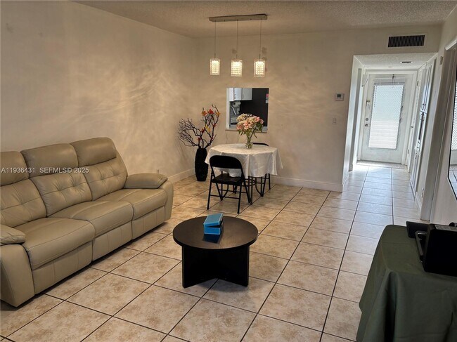 Building Photo - 351 Cambridge Rd