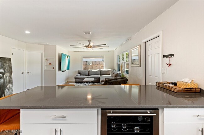 Building Photo - 714 105th Ave N