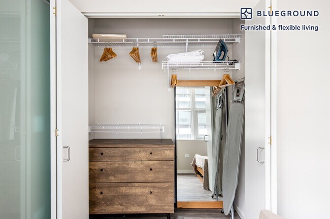 Building Photo - 60 E Benton Pl