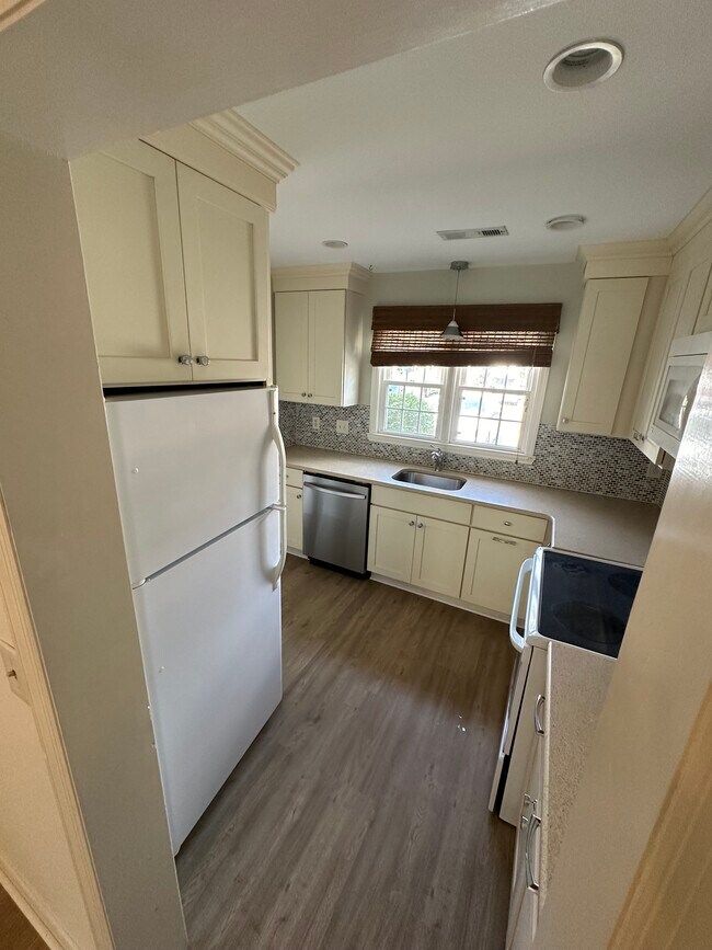 Building Photo - 951 Beresford Ct
