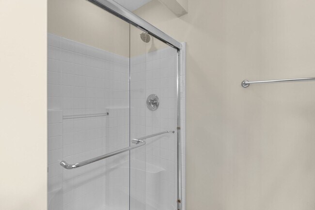 Building Photo - Spacious Condo in Norfolk