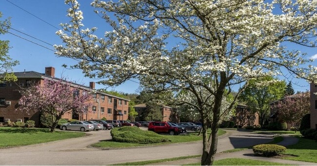 Building Photo - Green Line D - Mass Pike - Parking Included