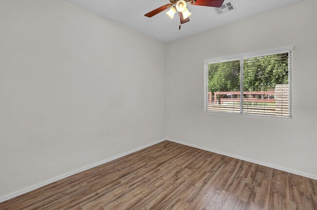 Building Photo - 18631 E Swan Dr