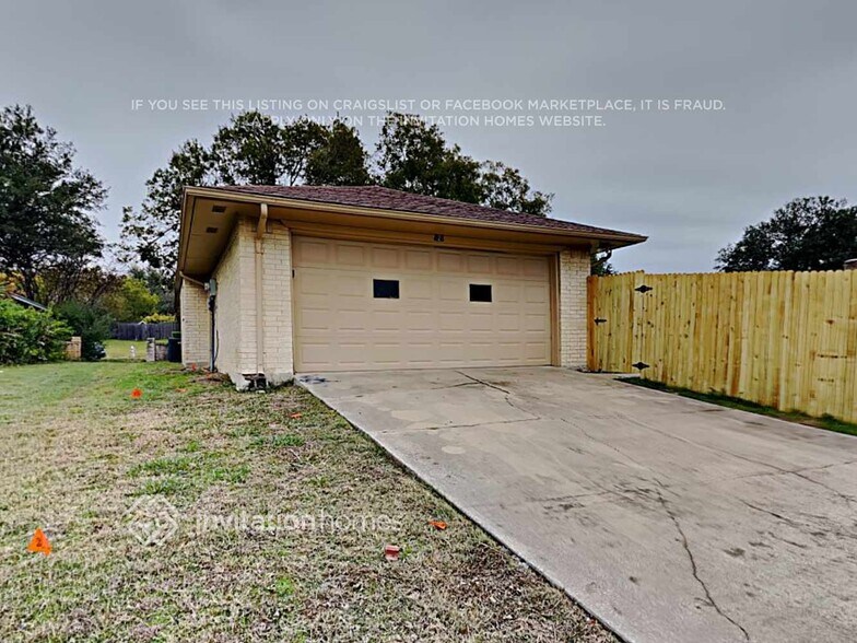 Building Photo - 427 Newcastle Dr