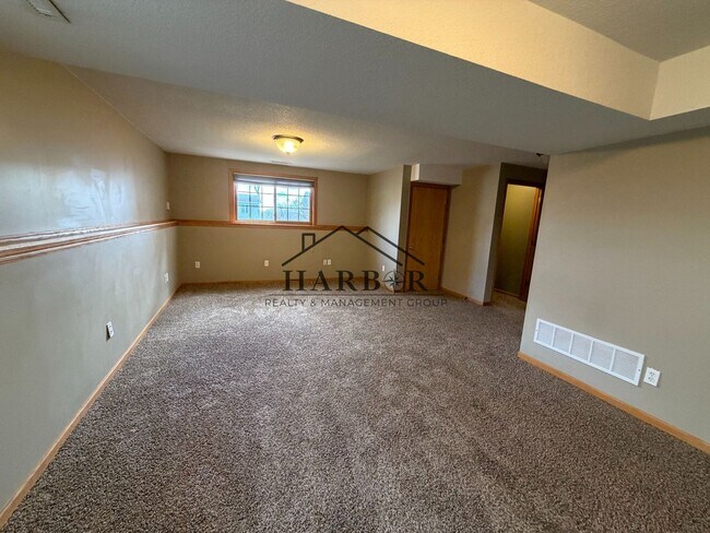 Building Photo - 2869 Knollwood Dr SE