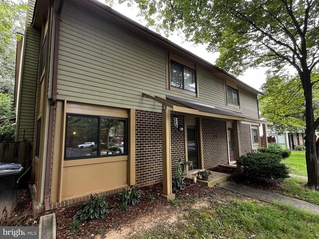 Building Photo - 10673 Spring Oak Ct