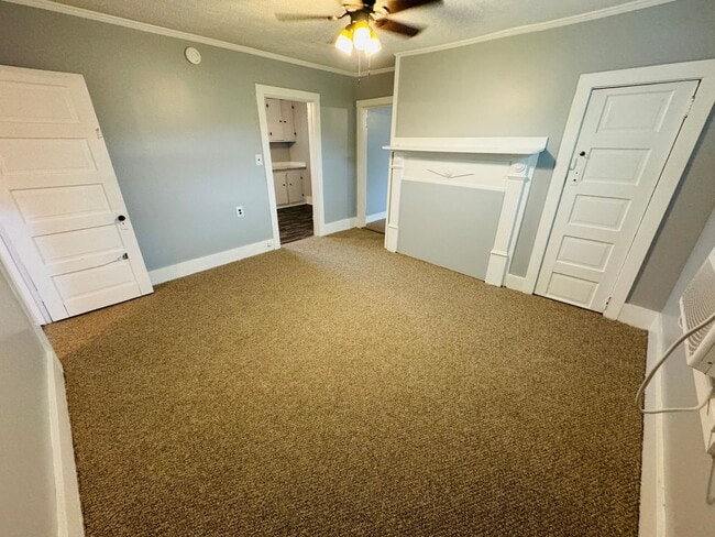 Building Photo - For Lease - 2 Bed, 1 Bath, 960 sq ft Home ...