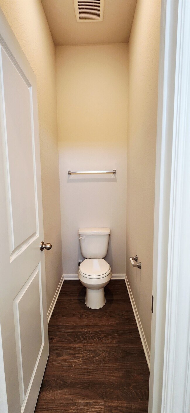 Building Photo - 406 Magnolia Ln