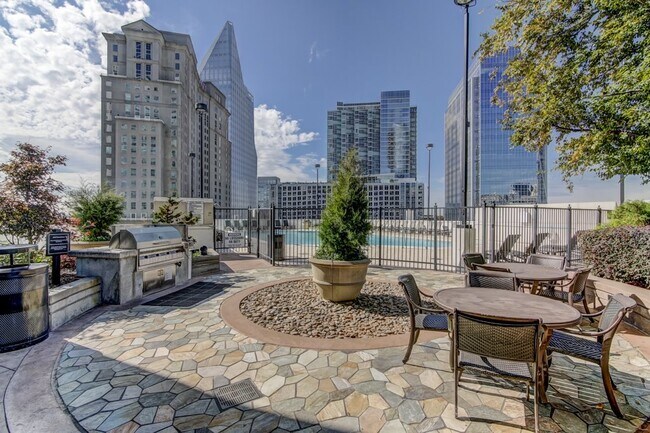Building Photo - High-rise Luxury 1 Bedroom Buckhead Condo,...