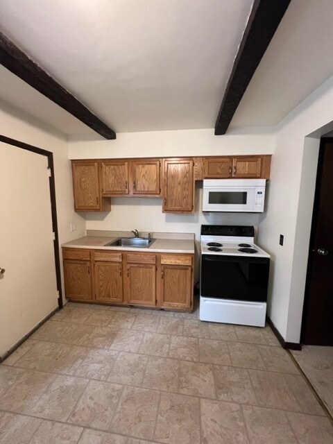 Kitchen - Maple St Apartments