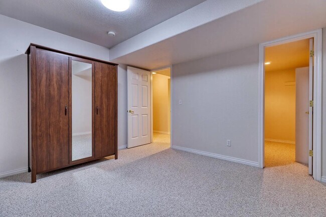 Building Photo - 6697 S Forest Way