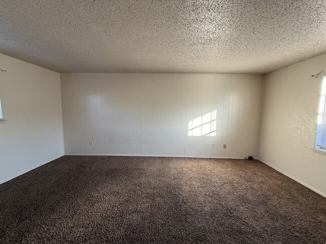 Building Photo - 1021 Pleasant Valley Ln