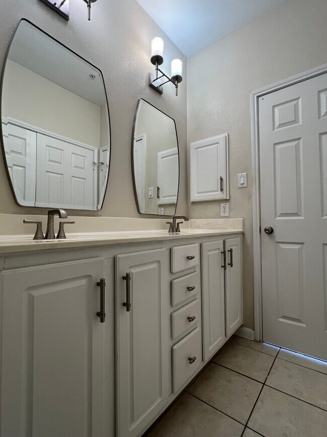 Building Photo - 12707 Boheme Dr