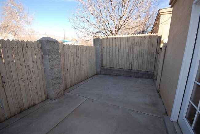 Building Photo - 2 Bedroom, 2.5 Bathroom Townhome near Wyom...