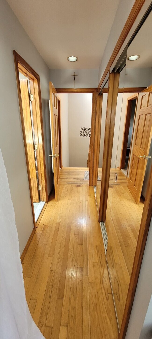 Building Photo - 6 Albergo Ct