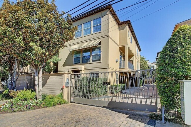 Building Photo - 246 Detering St