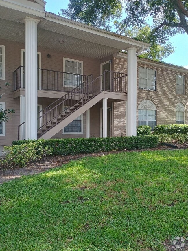 Building Photo - Upgraded 2/2 condo near UCF
