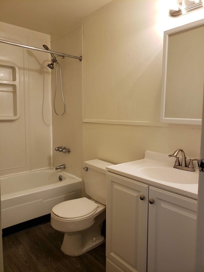 Building Photo - 3 Bedroom Townhouse in South Park
