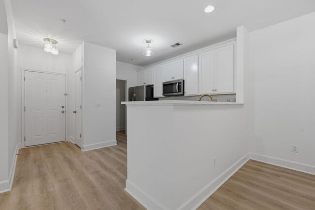 Building Photo - Nippers Corner Condo