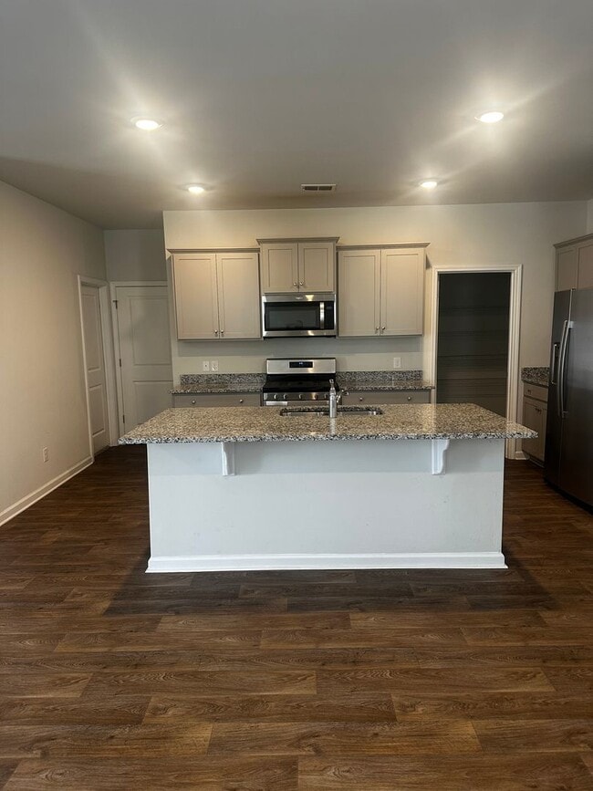 Building Photo - HALF OFF FIRST MONTH RENT - GOOSE CREEK
