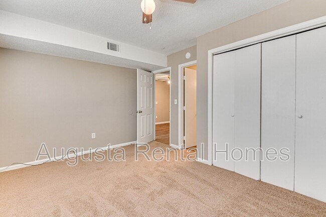 Building Photo - 2812 Thomas Ln