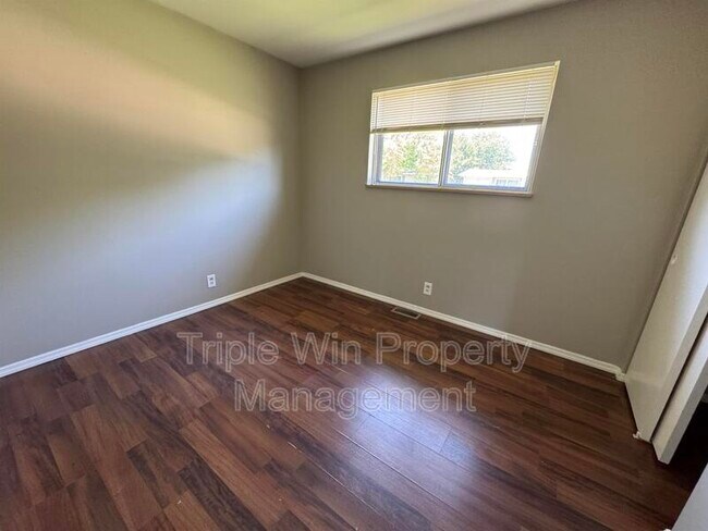 Building Photo - 730 Crabapple Ln