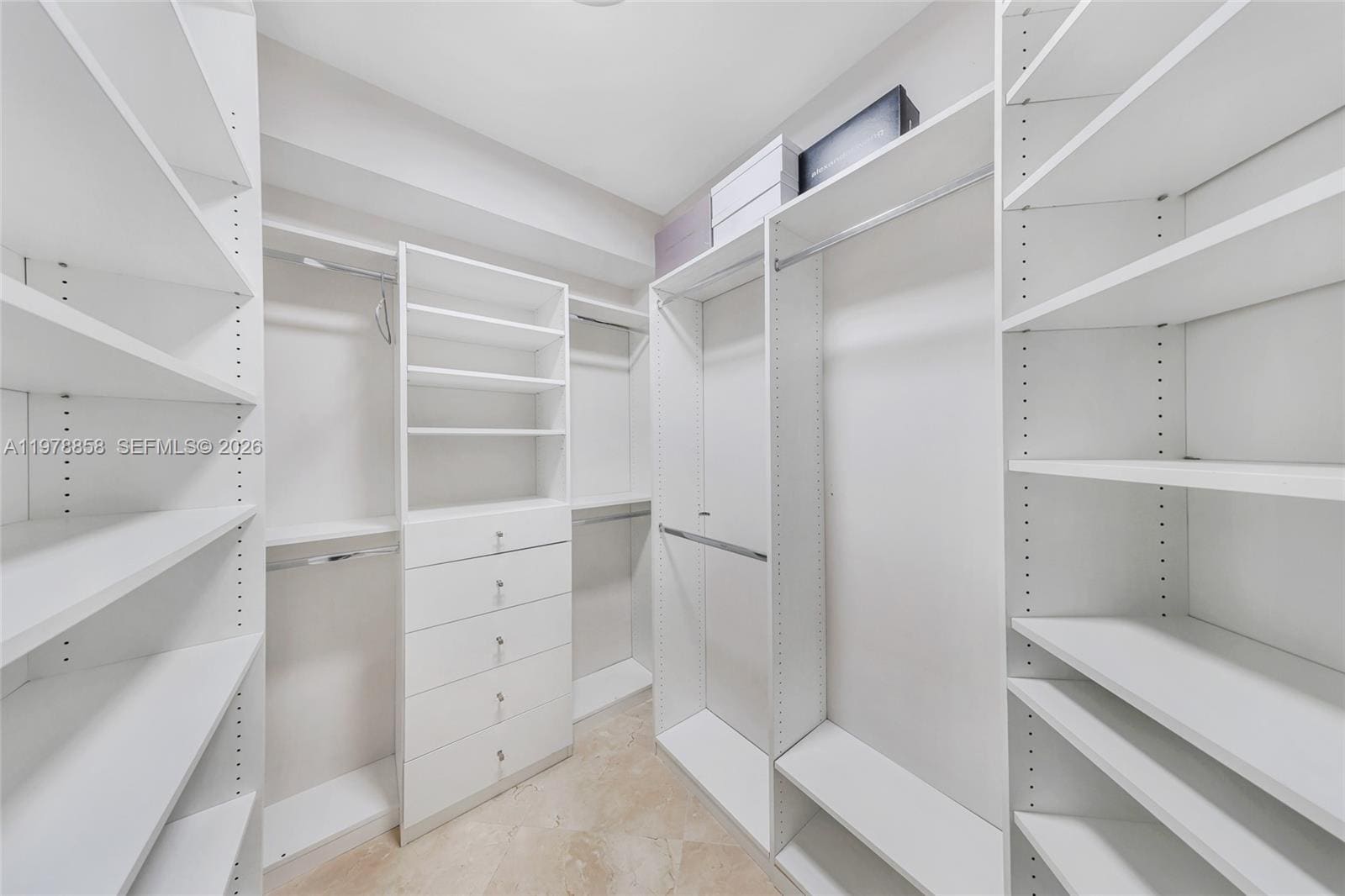 Building Photo - 20000 E Country Club Dr