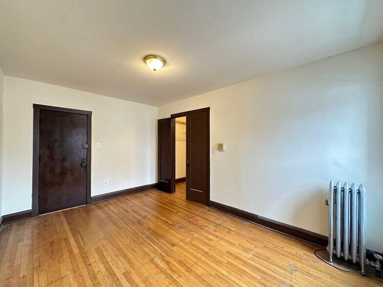 Building Photo - 3306 W Schubert Ave