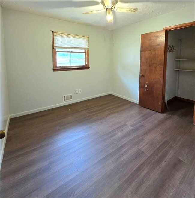 Building Photo - 421 Springside Dr