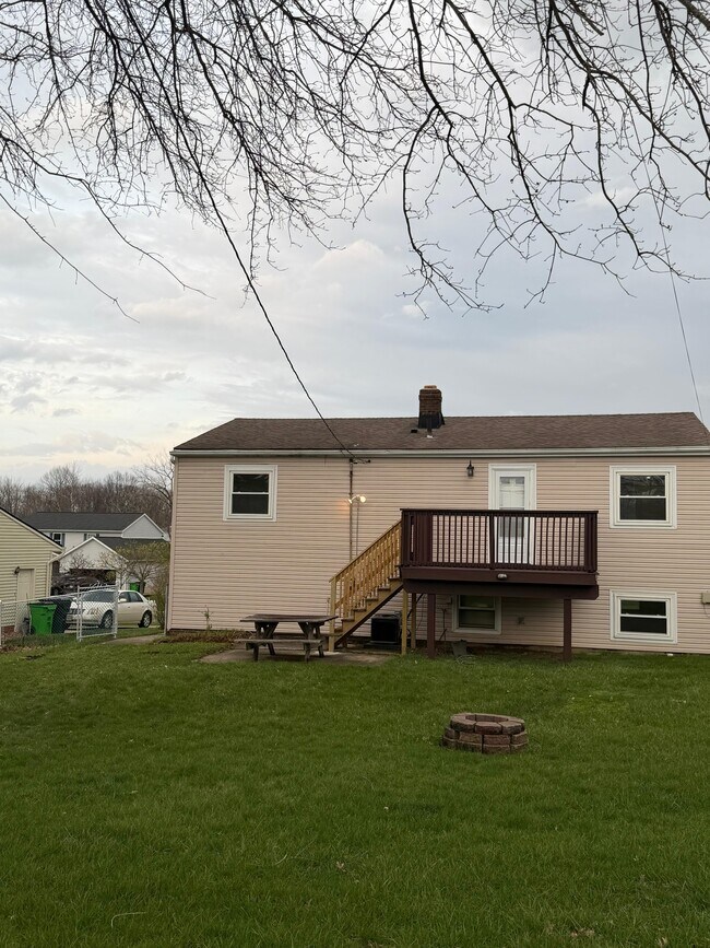 Building Photo - 6686 Deer Ct