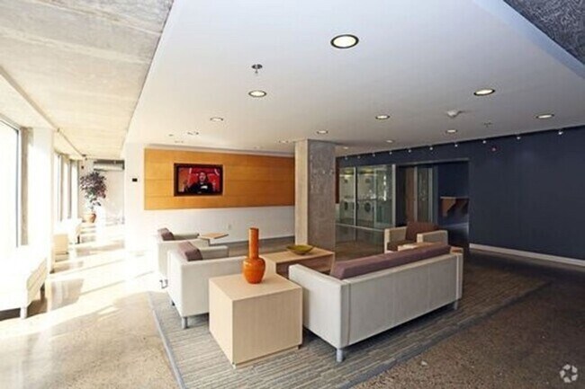 Building Photo - 1 MONTH FREE!! - $1100 per Month - Large O...