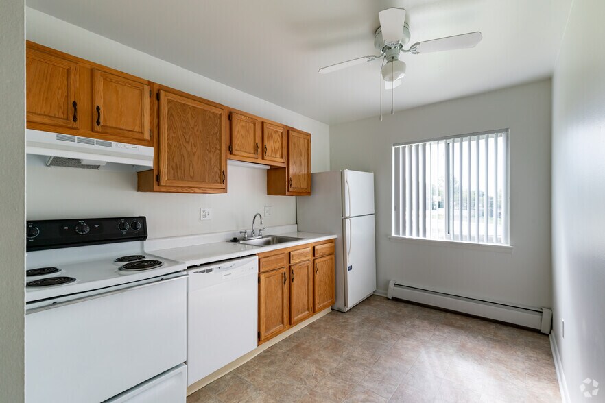 Tanglewood Apartments 18710 Van Horn Rd Woodhaven MI 48183