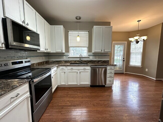 Building Photo - 4-Bedroom, 3.5-Bathroom Colonial in Taneytown