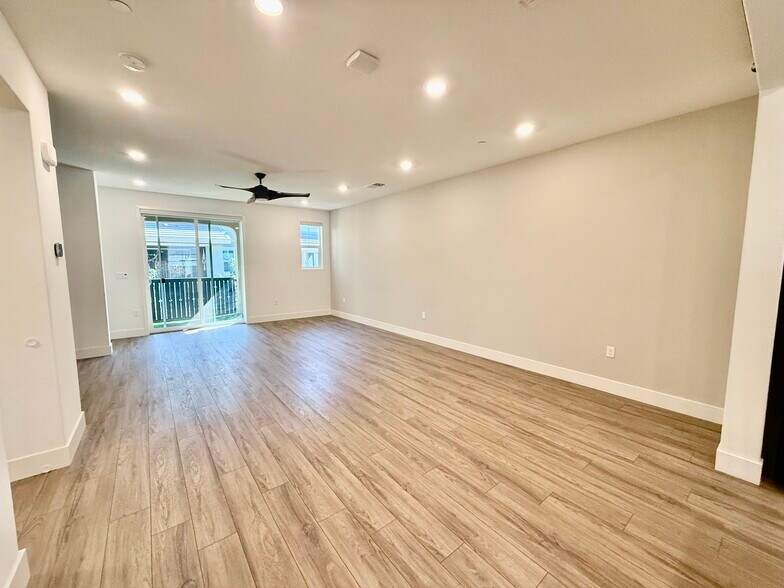 Living Room - 204 Plum Tree St